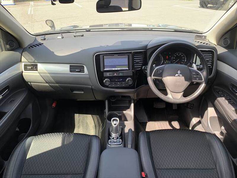 MITSUBISHI OUTLANDER PHV