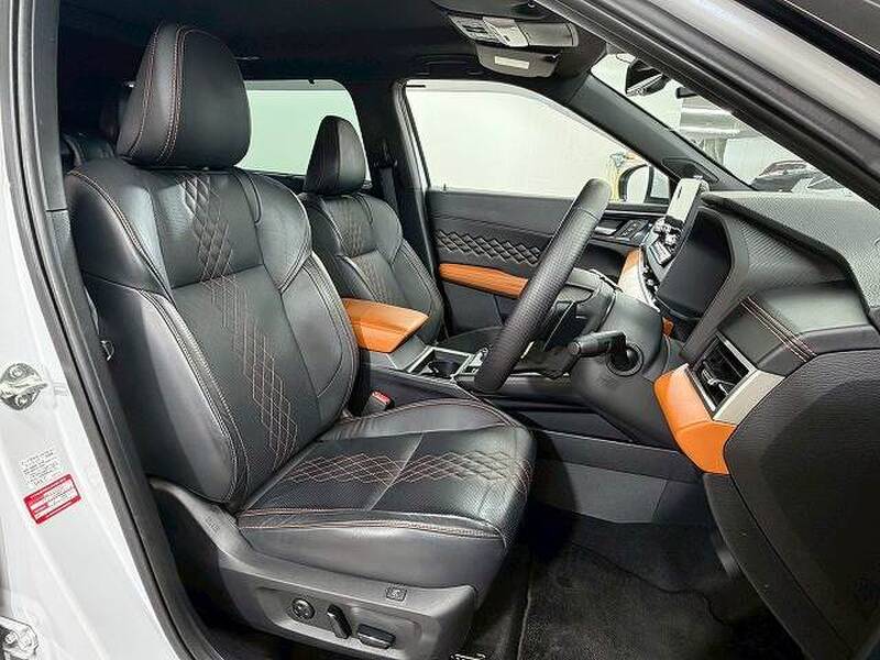 MITSUBISHI OUTLANDER PHV