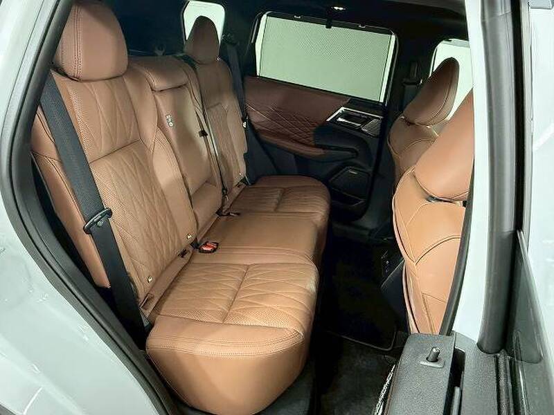 MITSUBISHI OUTLANDER PHV