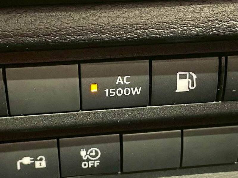 MITSUBISHI OUTLANDER PHV