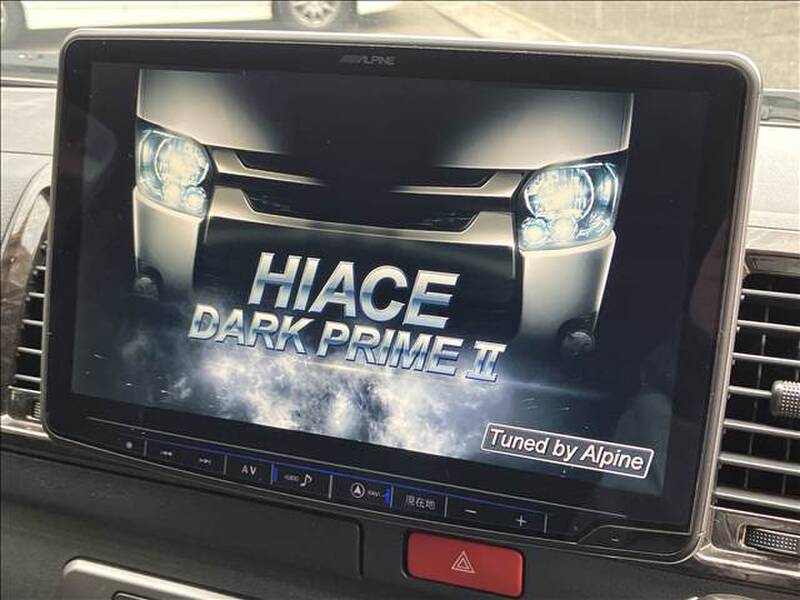 TOYOTA HIACE VAN