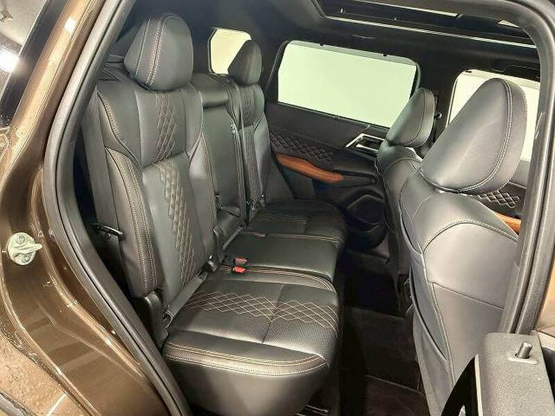 MITSUBISHI OUTLANDER PHV