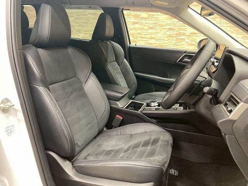 MITSUBISHI OUTLANDER PHV