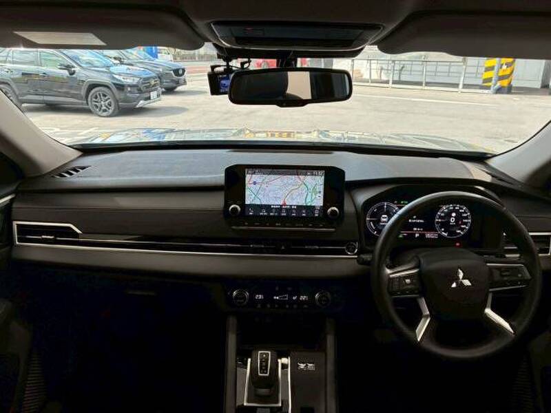 MITSUBISHI OUTLANDER PHV