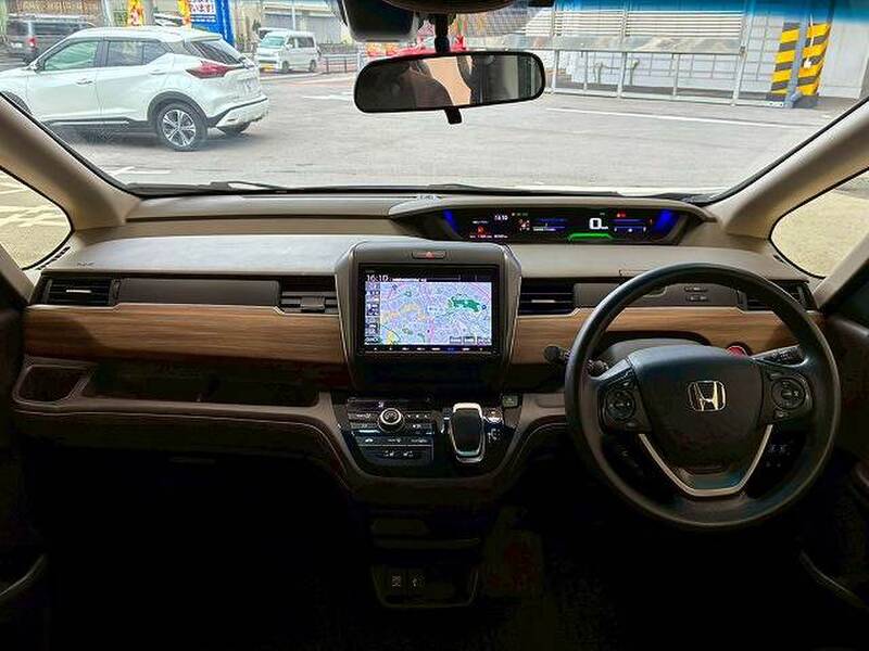 HONDA FREED HYBIRD