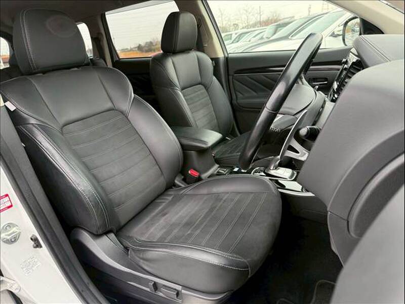 MITSUBISHI OUTLANDER PHV