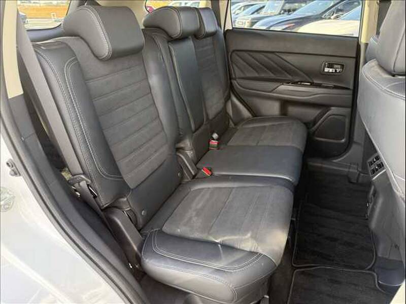 MITSUBISHI OUTLANDER PHV