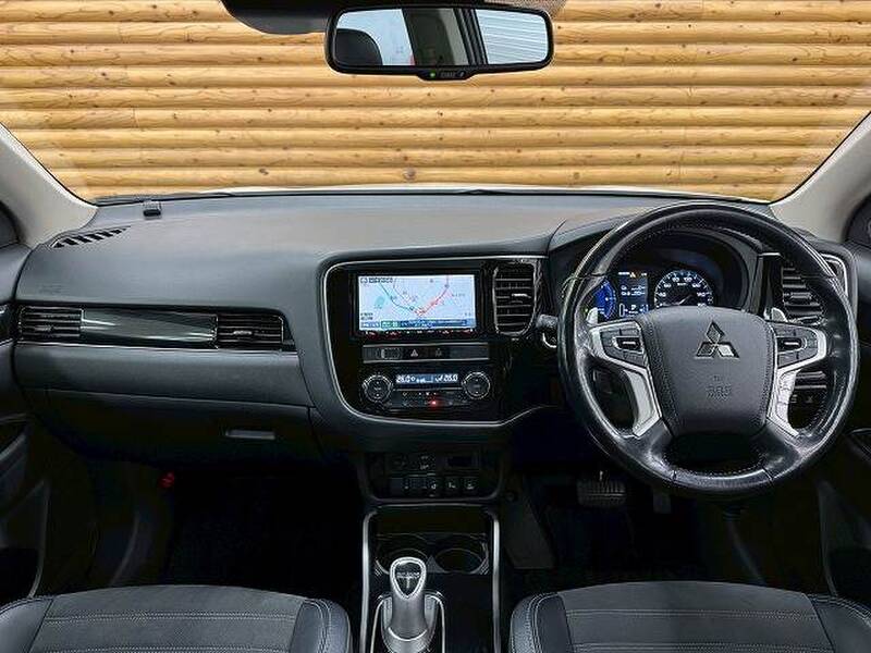 MITSUBISHI OUTLANDER PHV