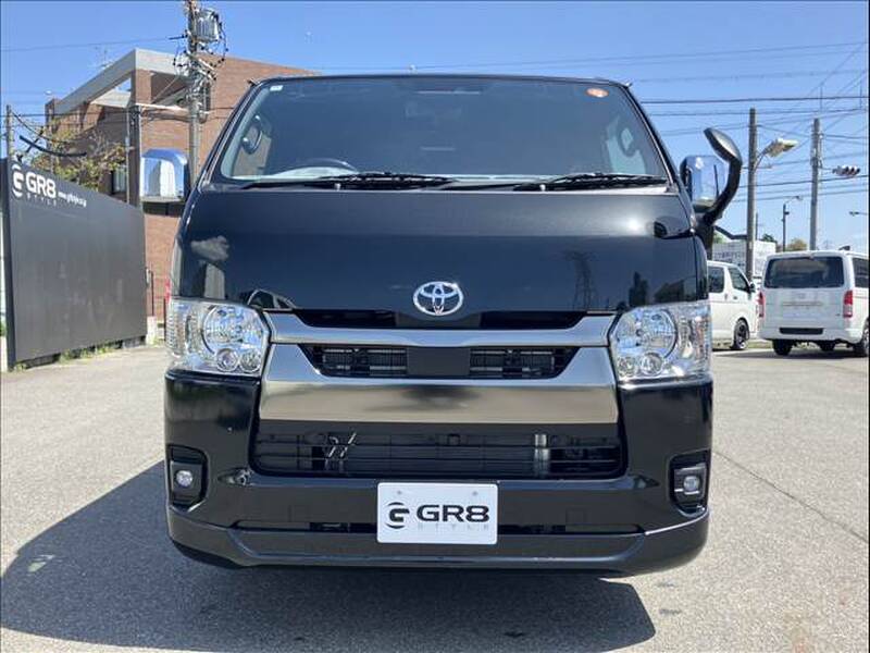 TOYOTA HIACE VAN
