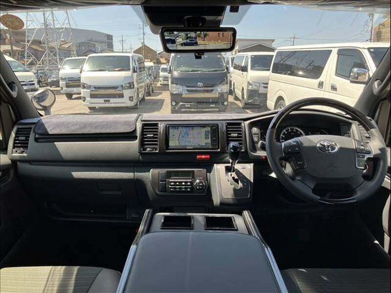 TOYOTA HIACE VAN