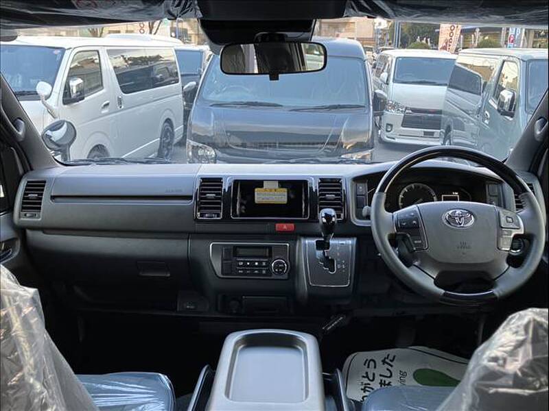 TOYOTA HIACE VAN