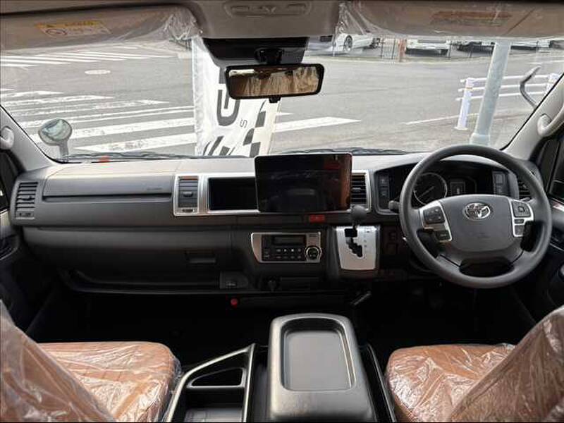 TOYOTA HIACE VAN