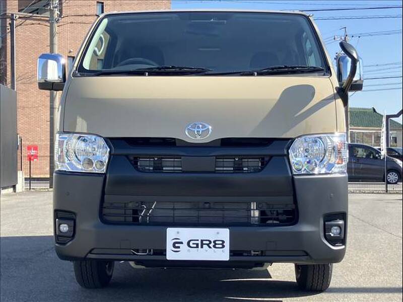 TOYOTA HIACE VAN
