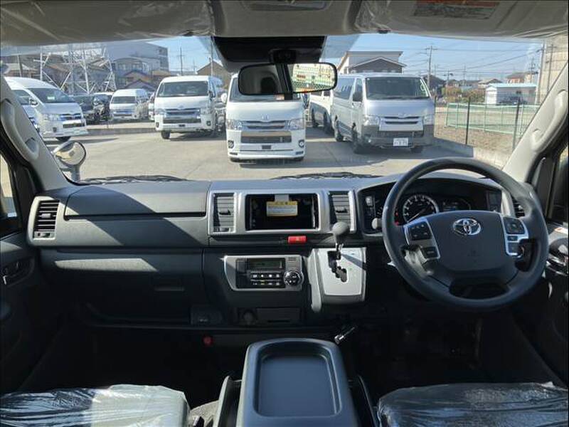 TOYOTA HIACE VAN