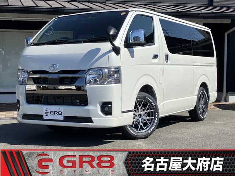TOYOTA HIACE VAN