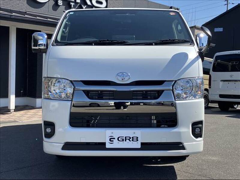 TOYOTA HIACE VAN