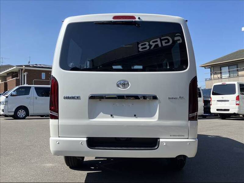 TOYOTA HIACE VAN