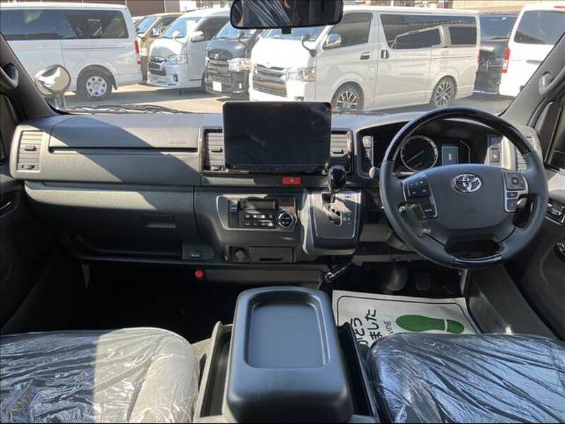 TOYOTA HIACE VAN