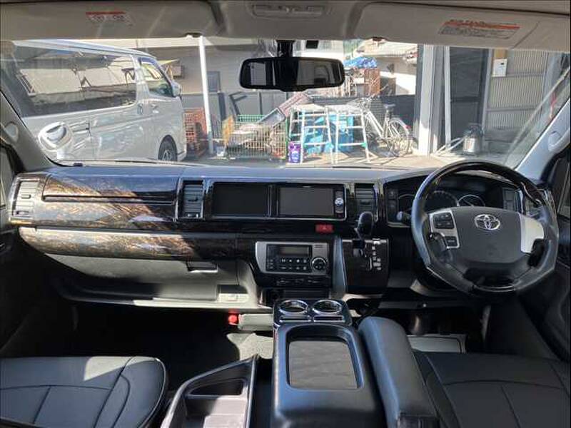 TOYOTA HIACE WAGON