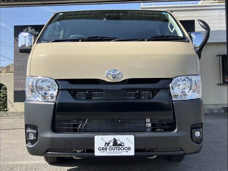 TOYOTA HIACE VAN