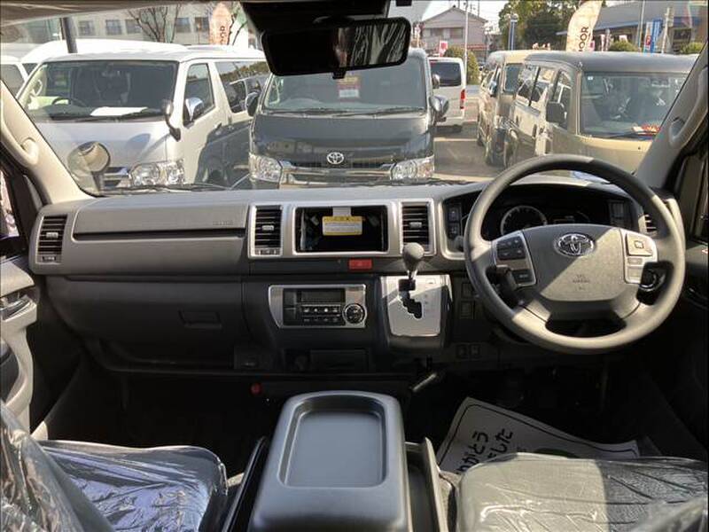 TOYOTA HIACE VAN