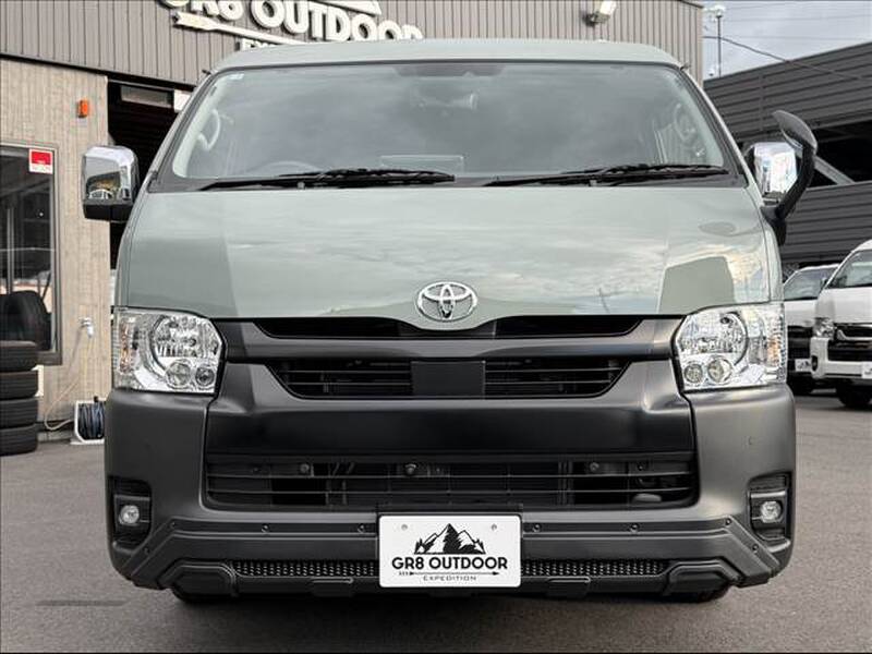 TOYOTA HIACE VAN