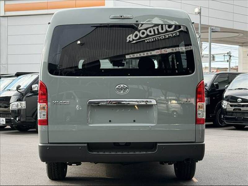 TOYOTA HIACE VAN