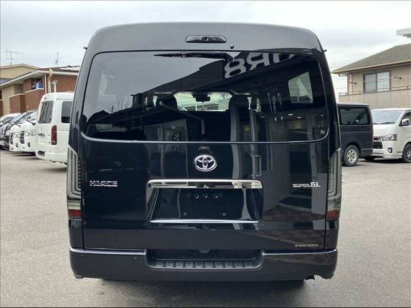 TOYOTA HIACE VAN