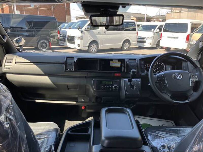 TOYOTA HIACE VAN