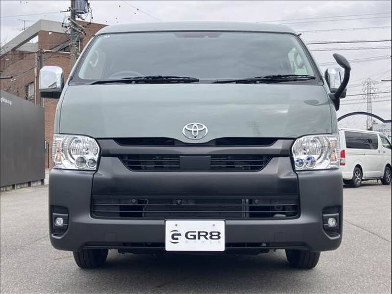 TOYOTA HIACE VAN
