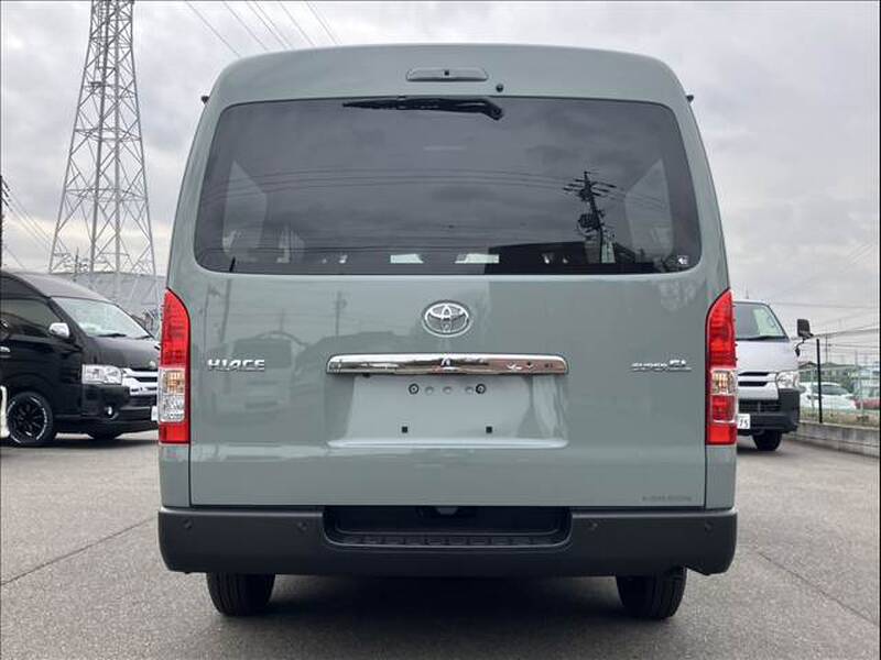 TOYOTA HIACE VAN