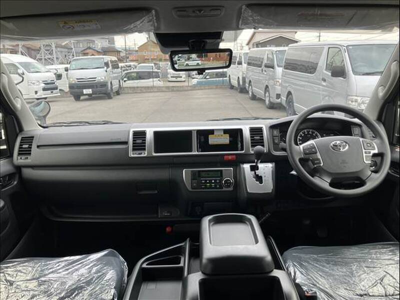 TOYOTA HIACE VAN