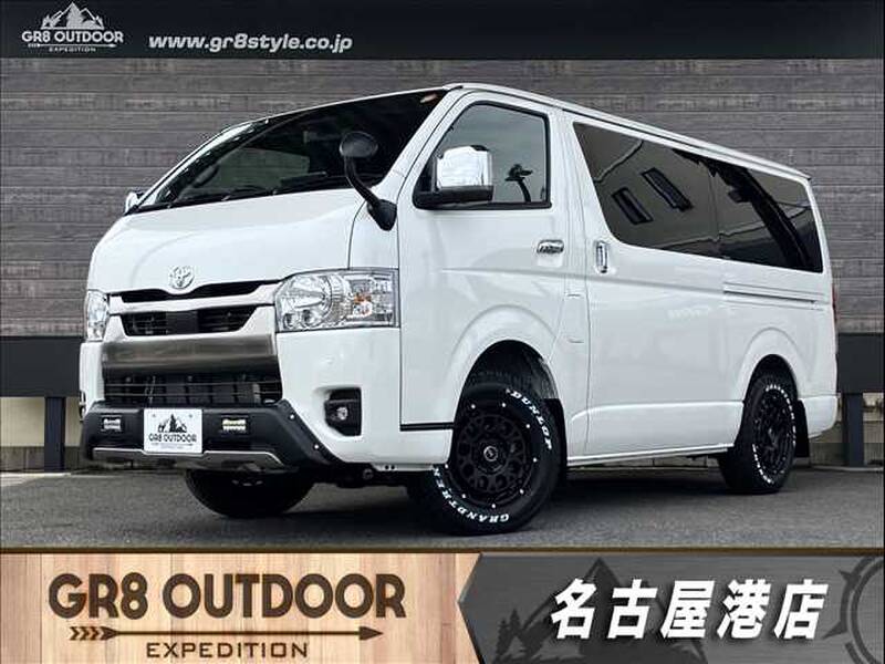 TOYOTA HIACE VAN