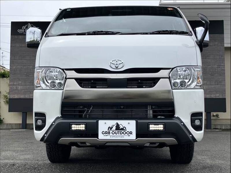 TOYOTA HIACE VAN