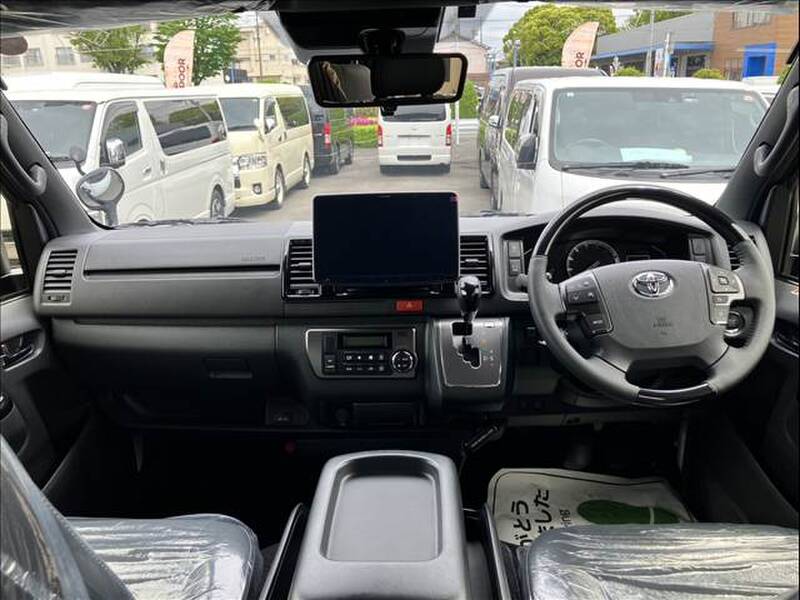 TOYOTA HIACE VAN