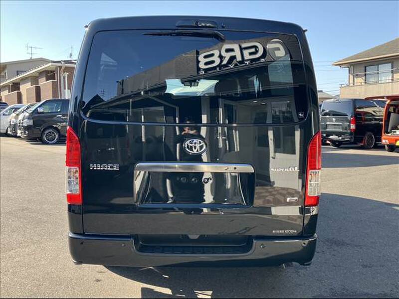 TOYOTA HIACE VAN