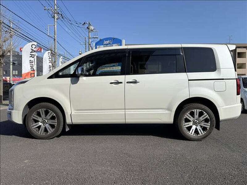 MITSUBISHI DELICA D5