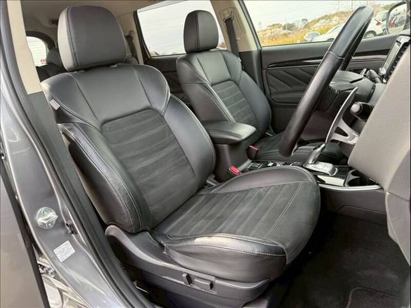 MITSUBISHI OUTLANDER PHV