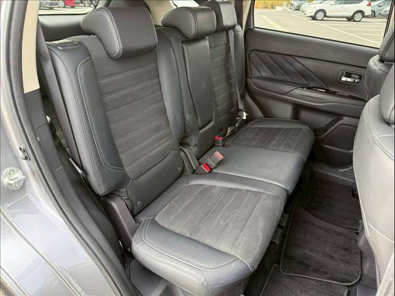 MITSUBISHI OUTLANDER PHV
