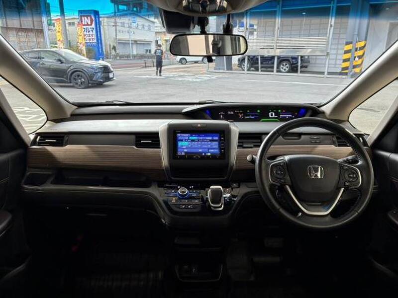 HONDA FREED HYBIRD