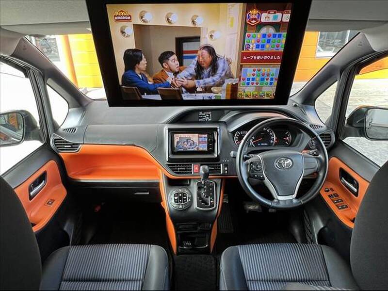 TOYOTA VOXY