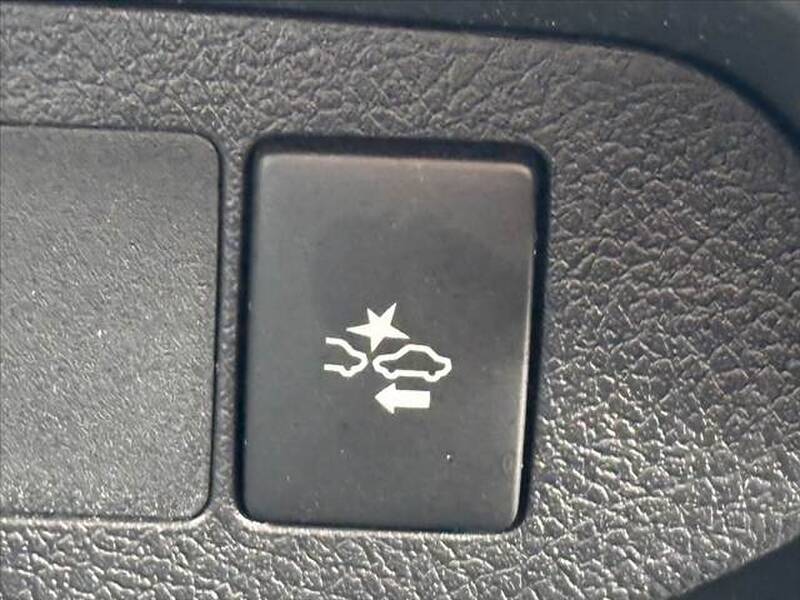 TOYOTA VITZ (YARIS)