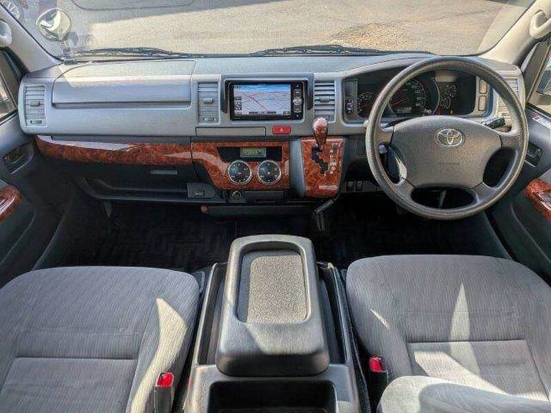 TOYOTA HIACE VAN