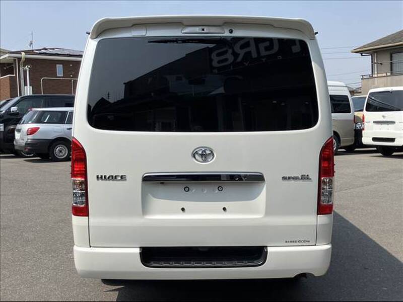 TOYOTA HIACE VAN