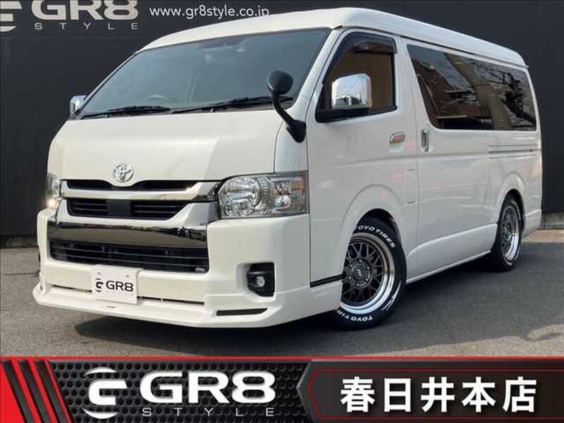 TOYOTA HIACE VAN