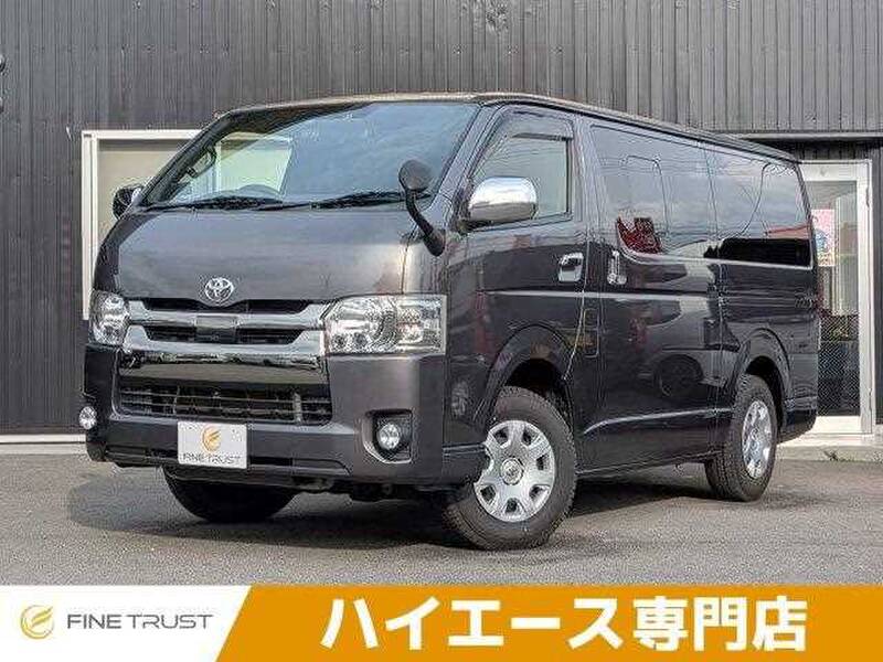 TOYOTA HIACE VAN