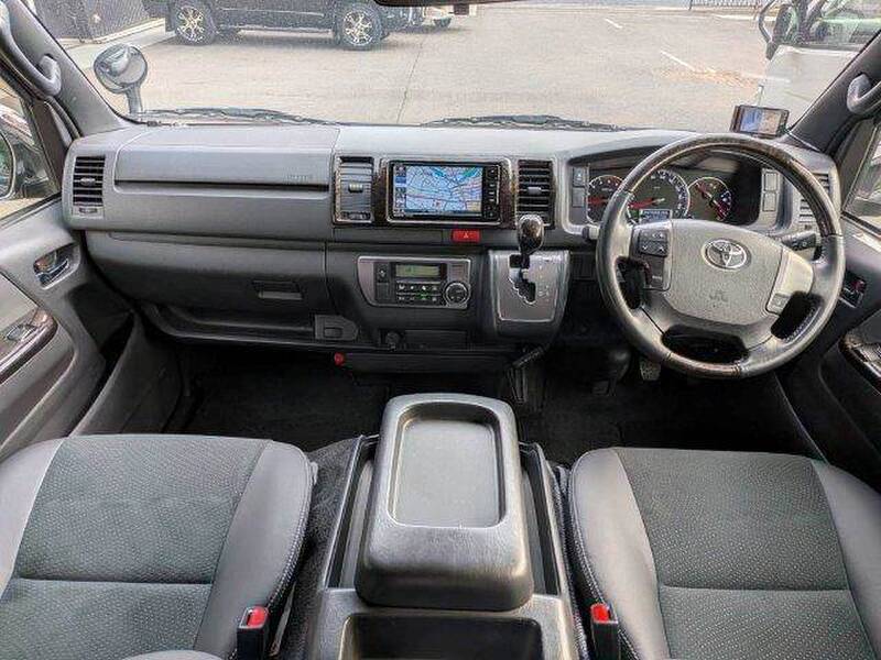 TOYOTA HIACE VAN
