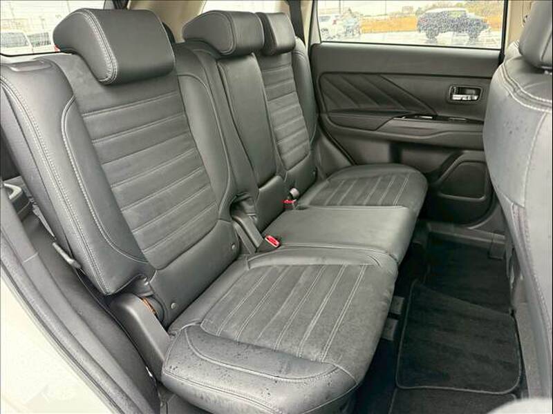 MITSUBISHI OUTLANDER PHV