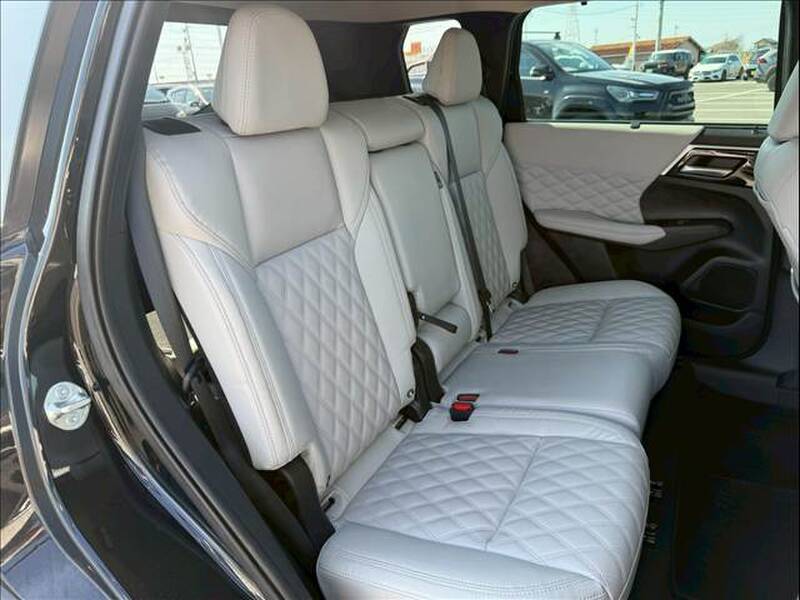 MITSUBISHI OUTLANDER PHV