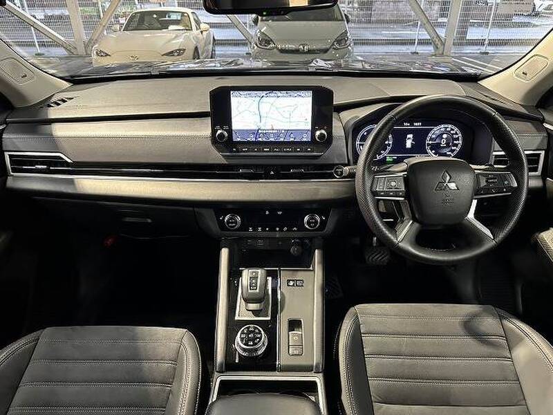 MITSUBISHI OUTLANDER PHV